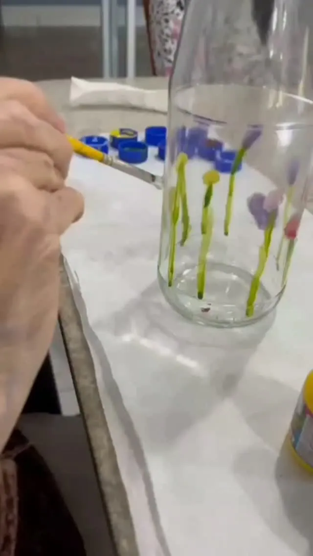 Nossos idosos têm preparado diversas artes lindas 💙 E enquanto se divertem recebem estímulos motores e cognitivos. 🥰